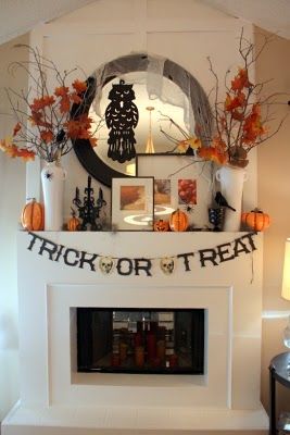 LOTS of great ideas for staging Halloween vignettes around the home. Halloween mantle displays, tablescapes, fun decorating and decor ideas. Halloween Fireplace, Dekorasi Halloween, Casa Halloween, Halloween Mantle, Hallowen Ideas, Halloween Mantel, Adornos Halloween, Diy Halloween Decor, Garden Gnomes