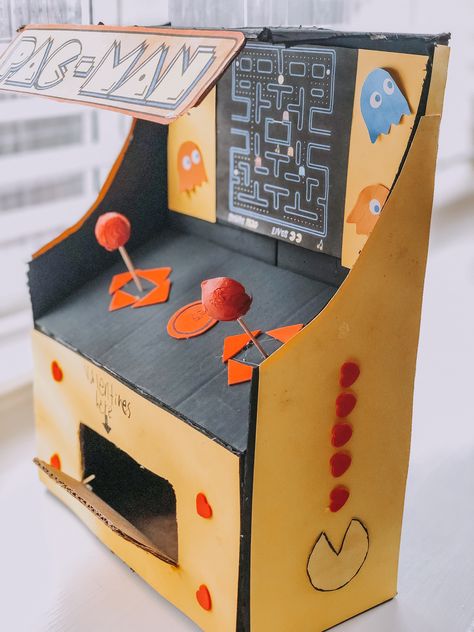 Cardboard Valentine Boxes, Arcade Valentine Box Ideas, Gameboy Valentines Boxes, Arcade Box Diy, Pacman Valentines Boxes, Arcade Valentines Boxes, Pac Man Valentine Box Ideas, Gamer Valentine Box Ideas, Video Game Valentines Boxes