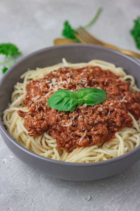 Instant Pot Bolognese Sauce, Instant Pot Bolognese, Instant Pot Ground Beef Recipes, Ground Beef Spaghetti Sauce, Spaghetti Bolognese Sauce, Lazy Lasagna Recipe, Instant Pot Ground Beef, Pressure Cooker Spaghetti, Traditional Beef Stew