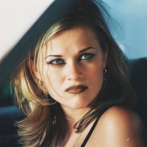 Reese Witherspoon Freeway, Freeway Reese Witherspoon, Reese Witherspoon 90s Style, Reese Witherspoon 2000s, 90s Reese Witherspoon, Reese Whiterspoon 90s, Reese Witherspoon Photoshoot, 90s Makeup Pale Skin, Reese Witherspoon Aesthetic