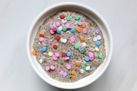 Vanilla Birthday Cake Protein Chia Pudding – No Meat Fast Feet Vegan Chia Seed Pudding, Protein Chia Pudding, Birthday Cake Protein, Chia Pudding Recipe, No Bake Granola Bars, Sweets Bar, Chia Seed Recipes Pudding, Vanilla Birthday Cake, Birthday Cake Flavors