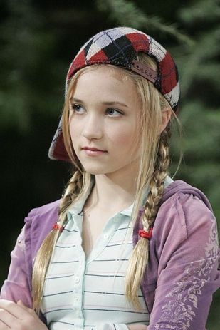 Emily Osment. 16 Disney Channel Stars Who've Managed To Keep It Together Lily Truscott Outfits, Lily Truscott, Hannah Montana Hair, Lilly Hannah Montana, Lilly Truscott, Hannah Montana Outfits, Keep Up The Good Work, Miley Stewart, Collage Des Photos