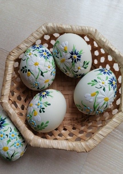 Wax Egg Decorating, Painted Easter Eggs, Diy Easter Eggs, Easter Egg Art, Painted Eggs, Easter Hunt, Easter Party Decor, Easter Egg Designs, Easter Egg Crafts