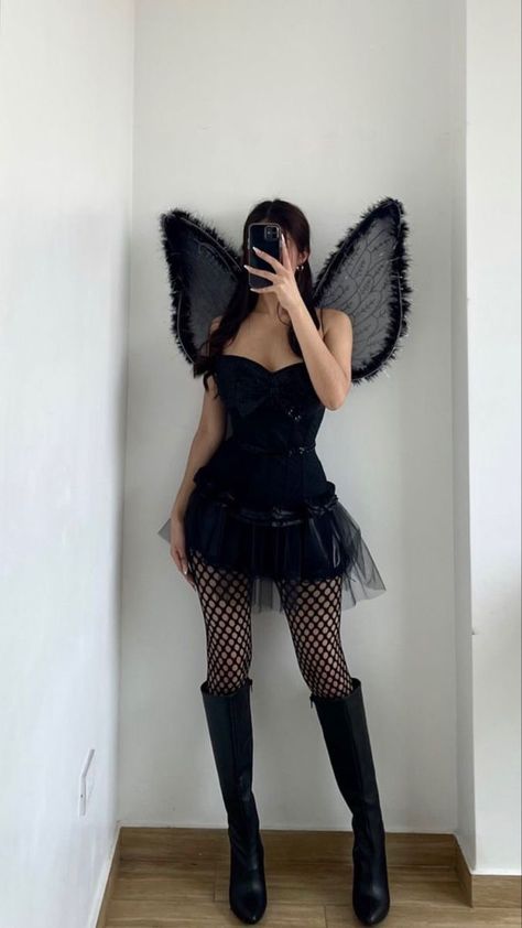 Black Angel Halloween Costume, Angel Costume Women, Black Angel Costume, Dark Fairy Costume, Halloween Fashion Outfits, Bat Halloween Costume, Halloween Mujer, Halloween Tights, Angel Halloween Costumes