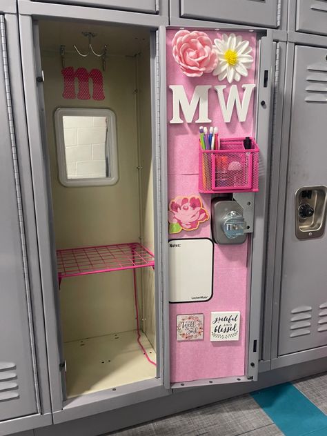 preppy pink locker inspiration inspo flower Preppy Locker, Aesthetic Locker Decor, Aesthetic Locker, Cute Locker Ideas, School Locker Organization, Locker Wallpaper, School Locker Decorations, Middle School Lockers, High School Lockers