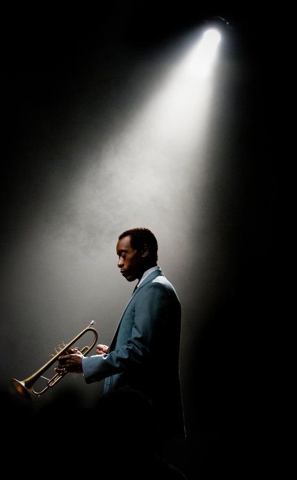 Miles Davis Wallpaper, Orchestra Photography, Don Cheadle, Musician Portraits, Musician Photography, Wallpaper Music, Trumpet Players, Jazz Art, Environmental Portraits