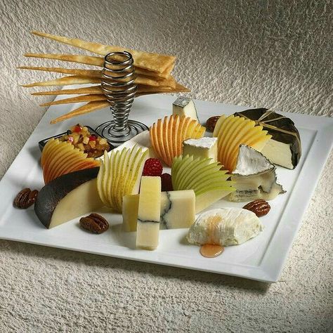 Cheese Plate Beautiful Food Presentation, Cheese And Crackers, Molecular Gastronomy, Cheese Platters, Culinary Arts, Food Decoration, Food Presentation, Food Plating, Food Lists