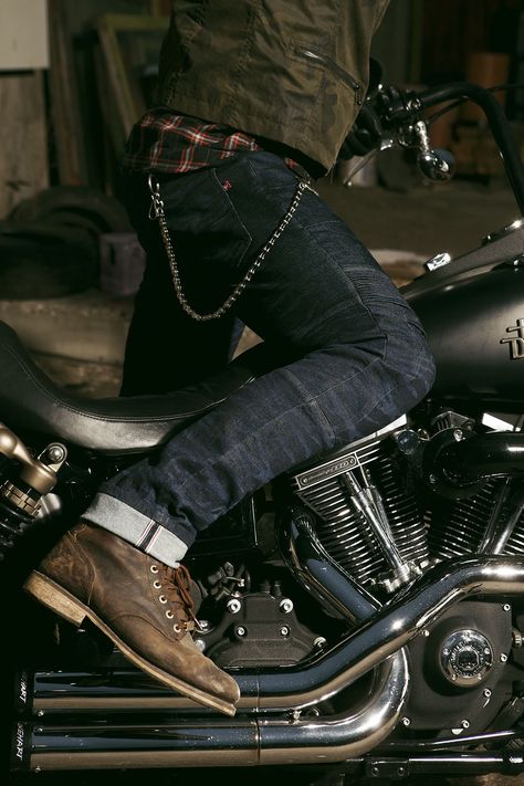 Motorcycle Mens Fashion, Gentleman Motorcycle Style, Rugged Motorcycle Style Men, Biker Man Outfit, Biker Style Men Outfits, Men Motorcycle Outfit, Biker Fashion Men, Mens Rugged Style Outdoors, Motorcycle Style Mens