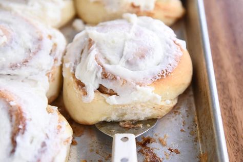 Vanilla Pudding Cinnamon Rolls with Cream Cheese Frosting Cinnamon Rolls With Vanilla Pudding, Pudding Cinnamon Rolls, Best Cinnamon Roll Recipe, Cinnamon Roll Frosting, Homemade Vanilla Pudding, Cinnamon Rolls With Cream Cheese, Cinnamon Rolls With Cream, Breakfast And Coffee, Baking Buns