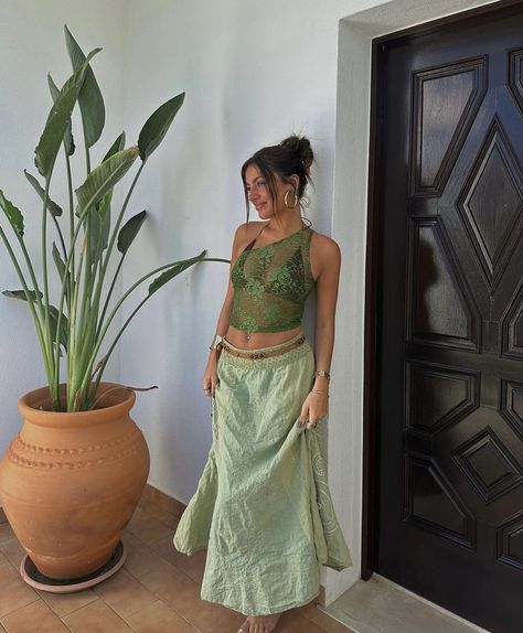 Desert Inspired Outfits, Natural Summer Outfits, Outfit With Green Top, Taurus Rising Style, Green Top Outfit Aesthetic, Taurus Venus Outfits, Thailand Outfit, Venus Fashion, Hawaii Outfits