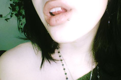 piercings lip piercing aesthetic snakebites Snake Bites Studs, Snakebite Jewelry, Snakebite Piercing Aesthetic, Snake Bite Piercing, Snakebites, Small Snakes, Snake Bites, Lip Piercing, Gold Snake