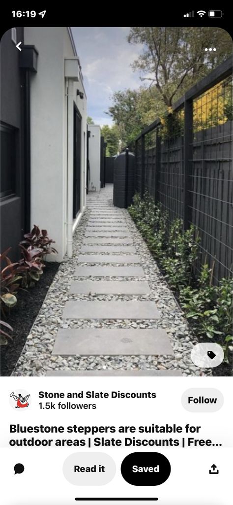 Side Pathway Ideas, Modern Zen Garden, Pathway Ideas, Modern Coastal Home, Backyard Garden Landscape, Side Garden, Backyard Inspo, Home Landscaping, Garden Yard Ideas