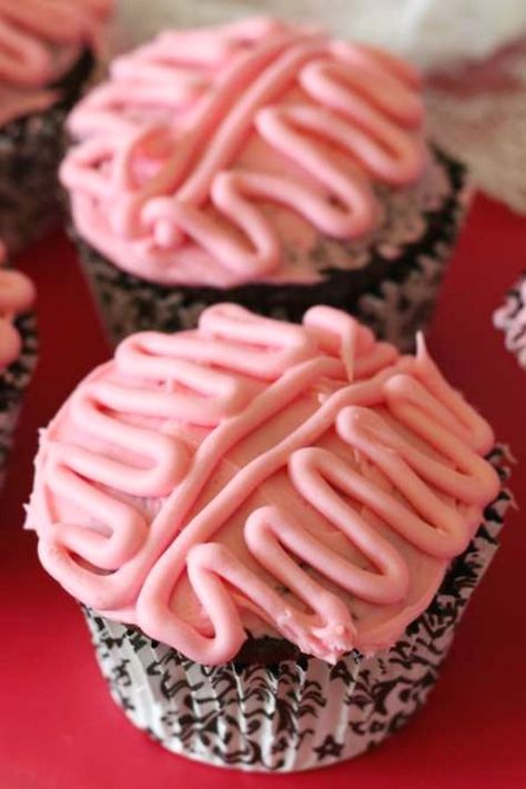 Halloween Party Ideas Food, Zombie Themed Party, Zombie Halloween Party, Brain Cupcakes, Creepy Zombie, Creepy Halloween Party, Zombie Cake, Party Ideas Food, Easy Halloween Food