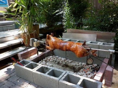 Gustavore Patch: Whole Suckling Pig On a Spit Pig On A Spit, Suckling Pig Recipe, Pig Cooker, Spit Roast, Pig Roast, Bbq Pit, Summer Bbq, Camping Ideas, Custom Furniture