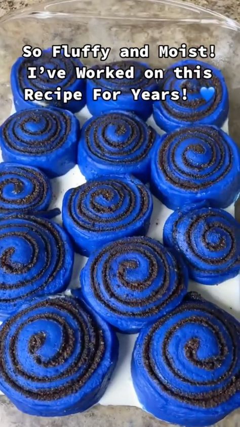 Cookie Monster Cinnamon Rolls, Monster Cinnamon Rolls, Apartment Meals, Recipe Tiktok, Sweet Roll Recipe, Cinnamon Roll Recipe, Baking Hacks, Cinnamon Rolls Homemade, Easy Baking Recipes Desserts