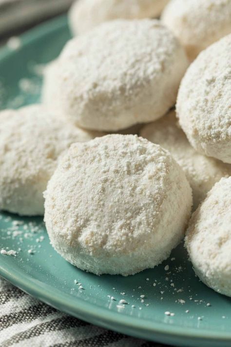 Also known as Mexican wedding cakes, these delicious Mexican Wedding Cookies are soft, sweet, and melt in your mouth. They’re delicately flavored with vanilla, and the crushed pecans add a delicate crunch. Mexican Wedding Traditions, Mexican Wedding Cakes, Mexican Flan, Authentic Mexican Desserts, Mexican Wedding Cookies Recipes, Traditional Mexican Desserts, Wedding Cookies Recipe, Mexican Wedding Cake, Mexican Cookies