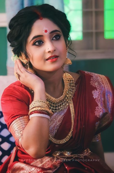 Gorgeous Bridal Makeup, Indian Bride Makeup, Bengali Bridal Makeup, Beauty Hacks Lips, Glam Wedding Makeup, Indian Princess, Bengali Bride, India Wedding, Wedding Pic