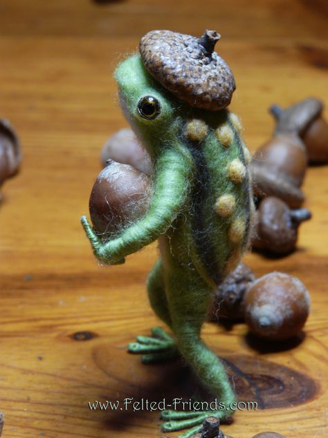 Needle Felt Frog, Needle Felted Frog, Felted Frog, Felt Frog, Acorn Crafts, Frog Crafts, Needle Felting Diy, Needle Felting Tutorials, Needle Felting Projects