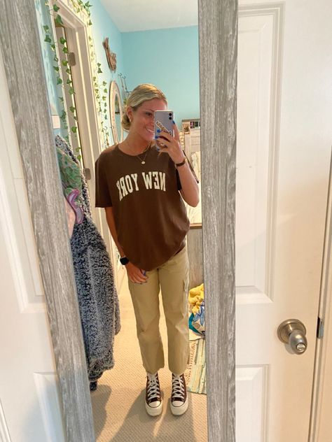 Brown Hightop Converse Outfits, Brown Converse Outfit Summer, How To Style Brown Converse, Light Brown Converse Outfit, Hightop Converse Outfits, Tan Converse Outfit, Light Brown Converse, Brown Converse Outfit, Tan Converse