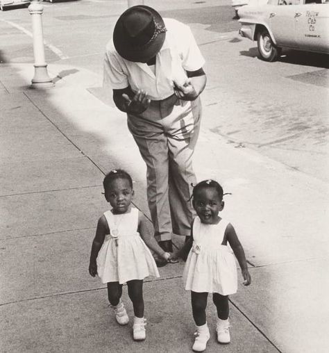 Sunday stroll through town 🙂, Harlem 1963, photo by Earnest Haas American Photo, Vintage Black Glamour, Black Fathers, Black Families, Double Take, Moda Vintage, African American History, Black American, Black Power