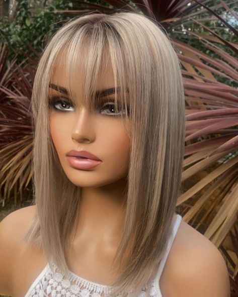 Blonde On Top Dark Underneath Short, Long Layered Haircuts With Bangs Fringes, Medium Blonde Hair With Bangs, Blonde Hairstyles Medium Length, Blonde On Top Dark Underneath, Haircut Idea, Rambut Brunette, Blonde Hair With Bangs, Bangs With Medium Hair