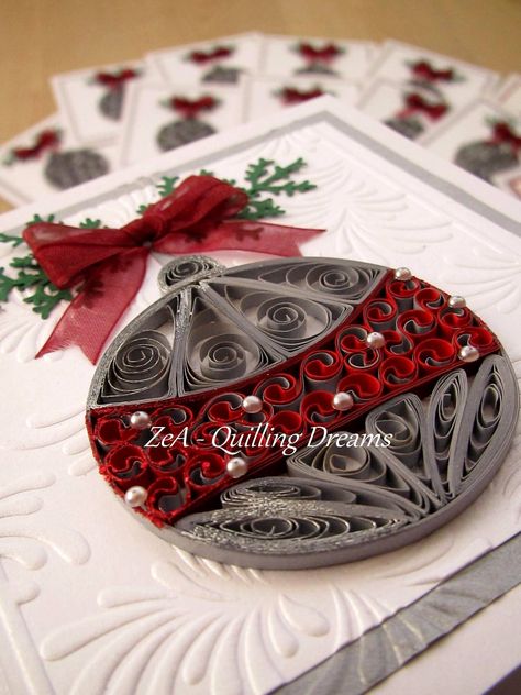 quilled Christmas ball - Quilling by ZeA quilling dreams! Paper Quilling Tutorial, Paper Quilling For Beginners, Paper Quilling Cards, Origami And Quilling, Quilling Christmas, Paper Quilling Patterns, Quilled Paper Art, Quilled Creations, Quilling Tutorial