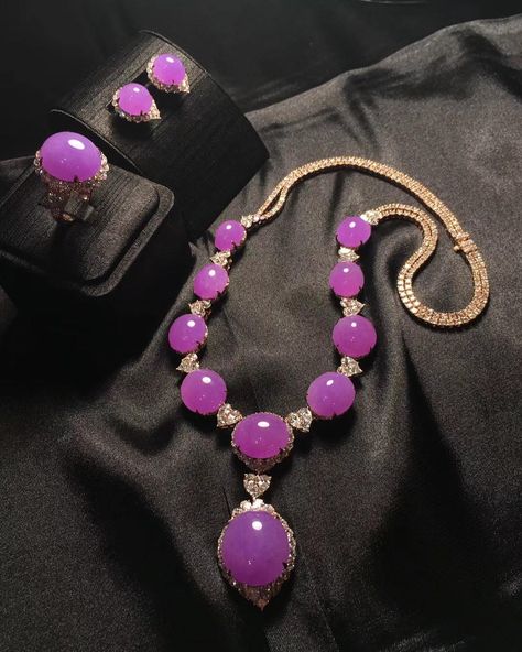 Jade Jewelry Chinese, Jadeite Jewelry, Jade Jewellery, Pink Jade, Gem Jewelry, Pearl And Diamond Necklace, Purple Jade, Gemstones Jewelry, Jewelry Design Earrings