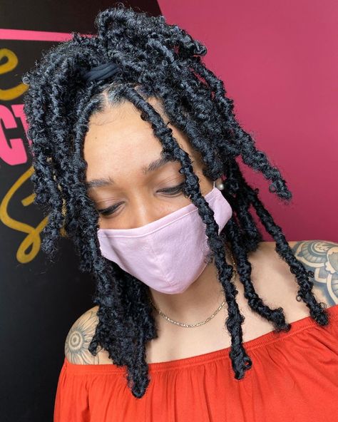 Short Faux Locs Shoulder Length, Birthday Briads, Short Faux Locs, Black Box Braids, African Vibes, Nice Hairstyle, Confirmation Dresses, Boho Locs, Twa Hairstyles