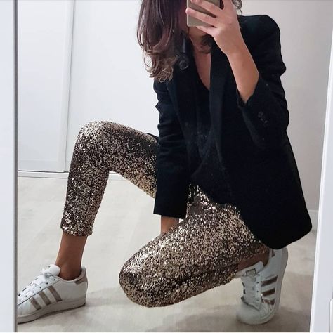 Love Your Imperfections, Sequins Pants Outfit, Sequin Pant, Sequin Pants, Lovely Clothes, Looks Style, Up Girl, Winter Fashion Outfits, Mode Style