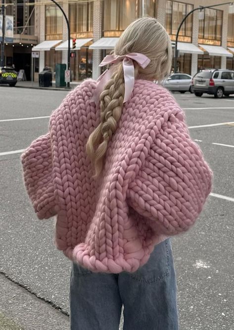 Cute Photo Poses, Pink Oversized Sweater, Crochet Clothing And Accessories, Paris Outfits, Cute Winter Outfits, Winter Girls, Feminine Outfit, Pink Outfits, Outfit Inspo Fall