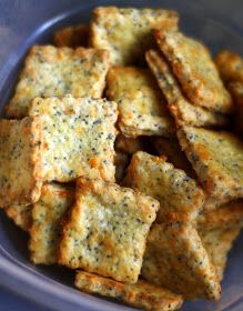 Low Carb Crackers Recipes, Cheddar Crackers, Low Carb Crackers, Baking Journal, Homemade Crackers, Cracker Recipes, Low Carb Bread, Low Carb Recipes Dessert, Poppy Seeds