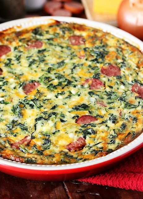 Sausage Spinach Quiche, Breakfast Quiche Crustless, Sausage Quiche Recipes, Mothers Day Meals, Sausage Quiche, Christmas Breakfast Casserole, Spinach Quiche Recipes, Smoked Sausage Recipes, Sausage Spinach