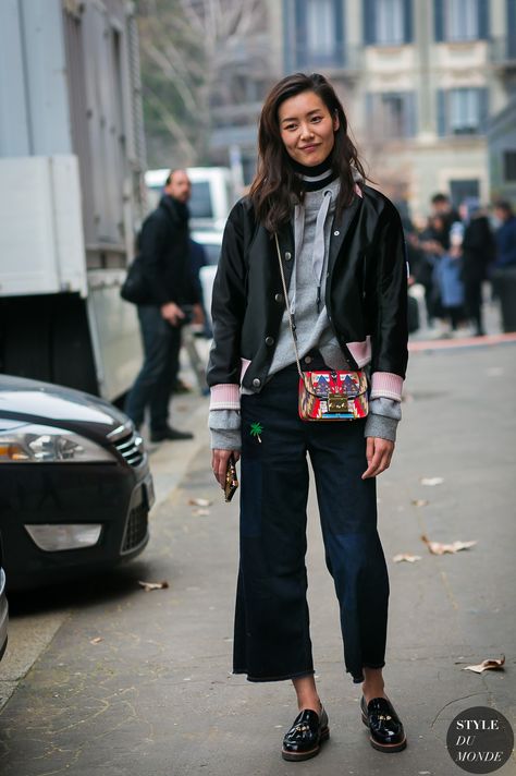 Liu Wen by STYLEDUMONDE Street Style Fashion Photography Kemeja Denim, Tomboy Outfit Ideas, Liu Wen, Oufits Casual, Street Style 2017, Uptown Girl, 2017 Fashion Trends, Outfit Jeans, Tomboy Outfits