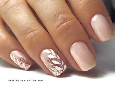 Short Acrylic Wedding Nails, Trendy Wedding Nails For Bride, Nature Inspired Wedding Nails, Boho Bridesmaid Nails, Bridesmaid Nails Floral, Trendy Manicure 2023, Wedding Nails Eucalyptus, Boho Nails Wedding, Wedding Nails For Champagne Dress