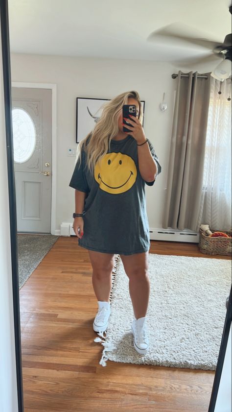 Comfy Summer Outfits Plus Size, Comfy Swimwear, Dresses Design Ideas, Oversize Tshirt Outfits, Converse Outfit, Breezy Outfit, Blouse Ideas, Dresses Design, Spring Inspo