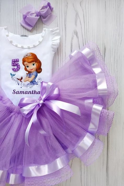 Your Princess will love this fabulous Sofia The First tutu outfit and you will give her a wonderful holiday! Bodysuit or T-shirt has a elegant princess Sofia print with any number of age. Every girl's the greatest wish is to look amazing! An adorable personalized outfit with a favorite character is always a good idea! Whenever it is a thematic party, birthday or even pleasure trip with family- be sure you sweetheart will always look awesome! Princess Birthday Dress, Frozen Tutu Dress, Sofia Party, 5th Birthday Cake, Minnie Mouse Costume, Toddler Parties, Birthday Tutu Outfit, Girl Tutu, Cake Smash Outfit