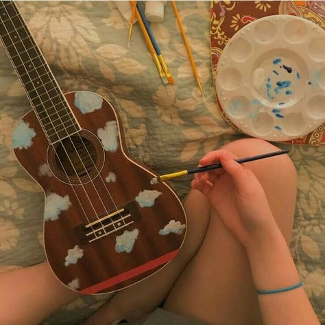 Ukelele Painted, Arte Do Ukulele, Gitar Vintage, Painted Ukulele, Ukulele Design, Ukulele Art, Ukulele Music, Guitar Painting, Ukulele Songs