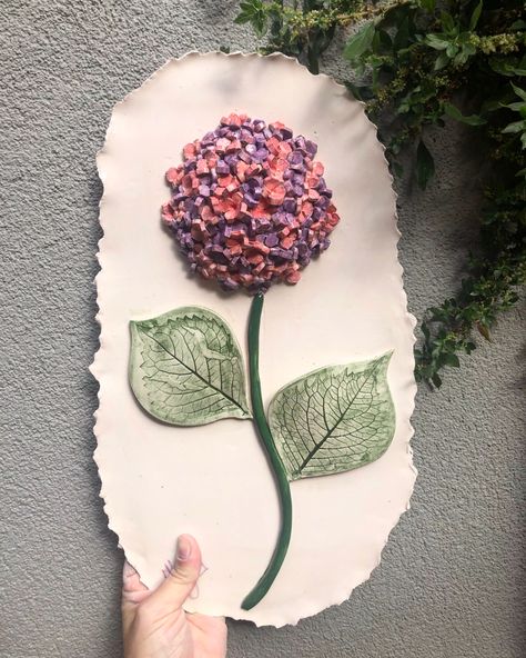 Hydrangea Pottery, Flowers For Wall, Modern Ceramics, Ceramic Flowers, Flower Wall Art, Ceramic Clay, Flower Making, Flower Wall, Hydrangea