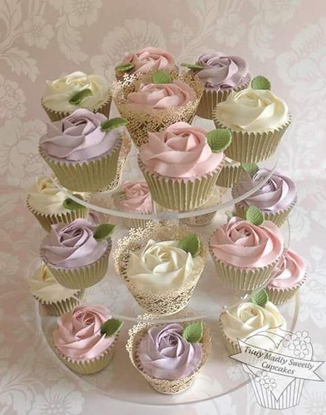 Cupcakes Tea Party, Yea Party Cupcakes, High Tea Cupcakes, Bridgerton Cupcake Ideas, Tea Party Birthday Cupcakes, Yea Party Birthday Cake, Bridgerton Themed Cake, Tea Party Cupcakes Ideas, Bridgerton Cupcakes