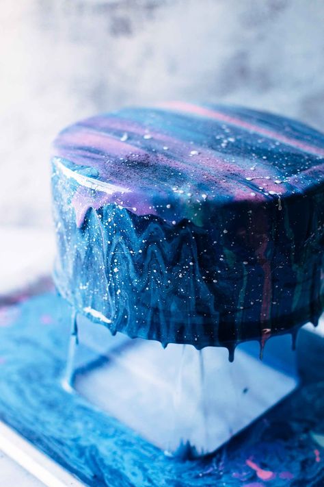 Mirror Glaze Galaxy Cake Make A Mirror, White Food Coloring, Mirror Glaze Cake Recipes, Galaxy Party, Galaxy Cake, Mirror Glaze Cake, Cake Pop Molds, Cake Video, Mirror Glaze