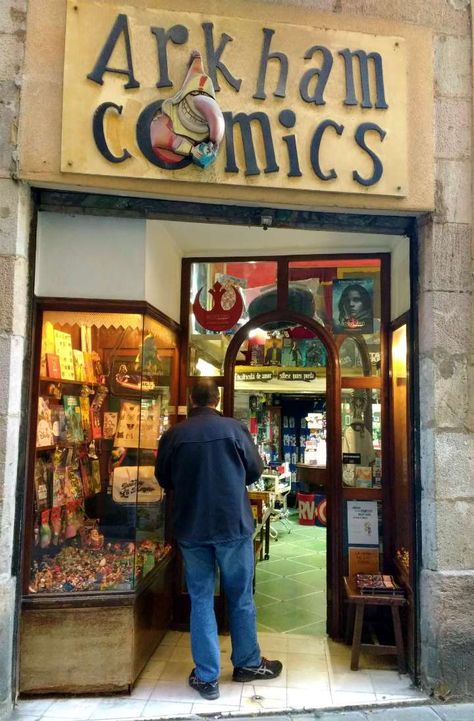 Arkham Comics Bookstore Barcelona Other Languages, Mediterranean Coast, Barcelona Travel, Banned Books, Barcelona Spain, City Life, Bookstore, Places To Go, Barcelona