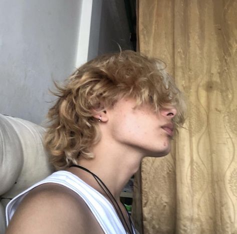 Blonde Haired Boy Aesthetic, Blond Hair Boy Aesthetic, Blond Short Hair Men, Guy With Wolf Cut, Blonde Wolf Cut Men, White Blonde Hair Men, Blond Man Aesthetic, Shaggy Blonde Hair Guy, Grunge Face Claim