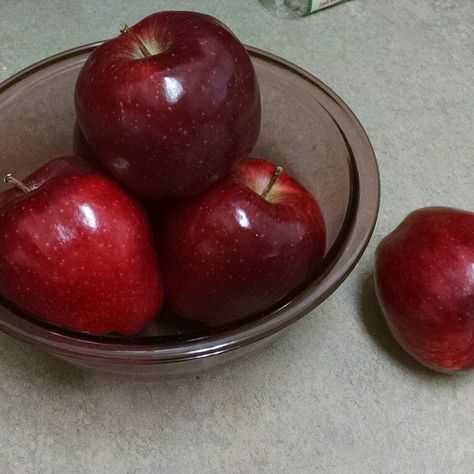 I've had a red apple obsession since early childhood 🍎 Apple White, Nothing But Flowers, Apple Fruit, Fruit Drinks, Red Fruit, Baked Apples, Through The Looking Glass, Red Aesthetic, Red Apple