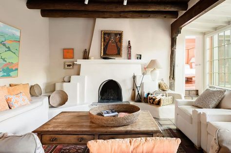 Modern Santa Fe Style, New Mexico Style, Malibu Beach House, New Mexico Homes, Adobe Home, Mexico House, Neutral Furniture, Mexico Style, Adobe House