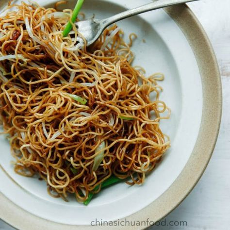 Soy Sauce Pan Fried Noodles (Cantonese Chow Mein) | China Sichuan Food Cantonese Chow Mein, Pan Fried Noodles, Sichuan Food, Veggie Spring Rolls, Asian Noodle Dishes, Chow Mein Recipe, Noodles Recipes, Satay Sauce, Fried Noodles