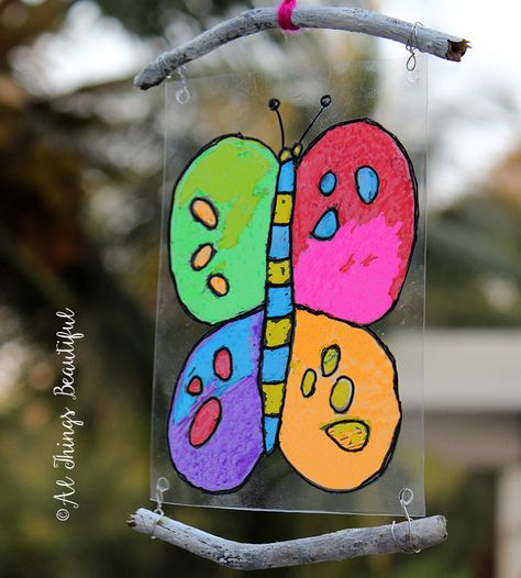 Here is a fun and creative DIY dangler idea for kids (and grown ups) using OHP sheets and multi- surface markers. Materials required: OHP Sheet Oodles of Doodles Multi-Surface Markers Twigs Copper … Ohp Sheet Craft, Light Box Activities, Oodles Of Doodles, Diy Activities, Grown Ups, Creative Blog, Kid Crafts, Cardboard Crafts, Diy Arts And Crafts