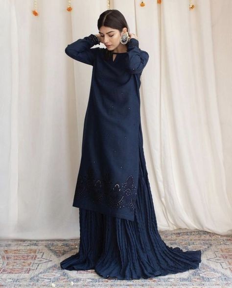 Simple Dress Casual, Desi Fits, Dresses Design, Pakistani Suit, Pakistani Dresses Casual, Pakistani Fancy Dresses, Beautiful Pakistani Dresses, Desi Fashion Casual, Modest Dresses Casual