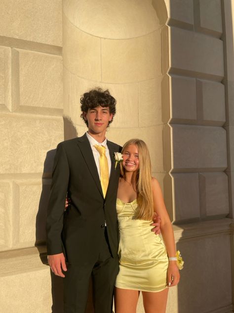 hoco inspo pics Yellow Hoco Dress With Date, Yellow Hoco Couple, Hoco Pics With Date, Hoco Matching Outfits, Homecoming Couple Poses, Hoco Inspo Pics, Hoco Couple Outfits, Hoco Couples, Hoco Date