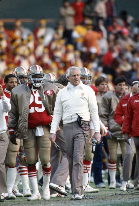 Bill Walsh, Football Coach, Career Coach, Nfl Players, School Sports, San Francisco 49ers, Nfl Football, Football Players, Old School