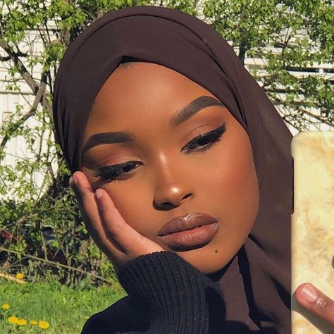 Black Hijabi Girl, Indie 2020, Skincare Lifestyle, Rings Aesthetic, Stile Hijab, Aesthetic Accessories, Queen Shop, Brown Skin Makeup, Mode Turban